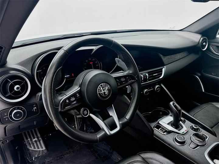 8-Speeds Automatics 2022 Alfa_Rom-eos Giulia Sprints RWDs 268h 2Ltr I-4 Used Cars for Sale