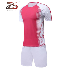 Diseño superior de alta calidad 2025 Diseño Premium Ropa deportiva de entrenamiento Uniformes de fútbol de manga corta fabricados en Pakistán - Product Image 3
