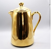 Théière et bouilloire en laiton fabriqués à la main avec des vibes vintage classiques idéales pour les cuisines traditionnelles et les collectionneurs du patrimoine