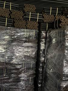 Bois dur charbon de bois noir morceau briquette forme longue durée de combustion Vietnam vente en gros barbecue prêt - Product Image 3