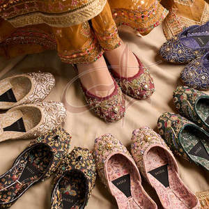 Matériaux durables, faible MOQ, Khussa, étiquette privée, broderie, tendance de la mode, imprimé, antidérapant, semelle en cuir véritable, velours - Product Image 5