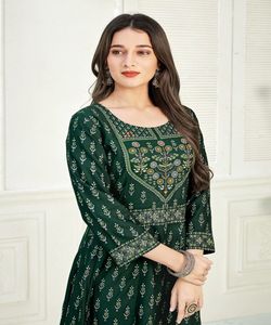 Très beau coton rayonne et imprimé kurti avec pantalon dames femme porter indien prêt à porter meilleur prix en gros surat vêtement - Product Image 3