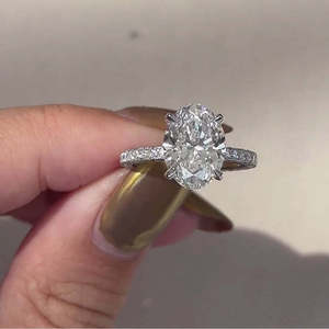 Anillo de Compromiso con Diamante Cultivado en Laboratorio Certificado por IGI, Corte Ovalado con Halo Oculto, Certificado por IGI - Product Image 5
