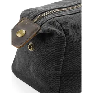 Étui de beauté en toile cirée personnalisée Heritage pour les coffrets cadeaux promotionnels - Product Image 2