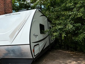 Casa Contenedor Coachmen Freedom con Energía Integrada y Espacio de Preparación, Diseño Moderno con Garantía - Product Image 3