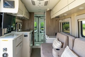 Autocaravana de viaje de larga duración con cocina y baño completos + Envío gratuito - Product Image 4