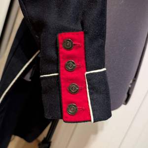 Reproducciones de uniformes de infantería ligera francesa de la época napoleónica: chaqueta (izquierda) y pantalón largo (derecha) - Product Image 2