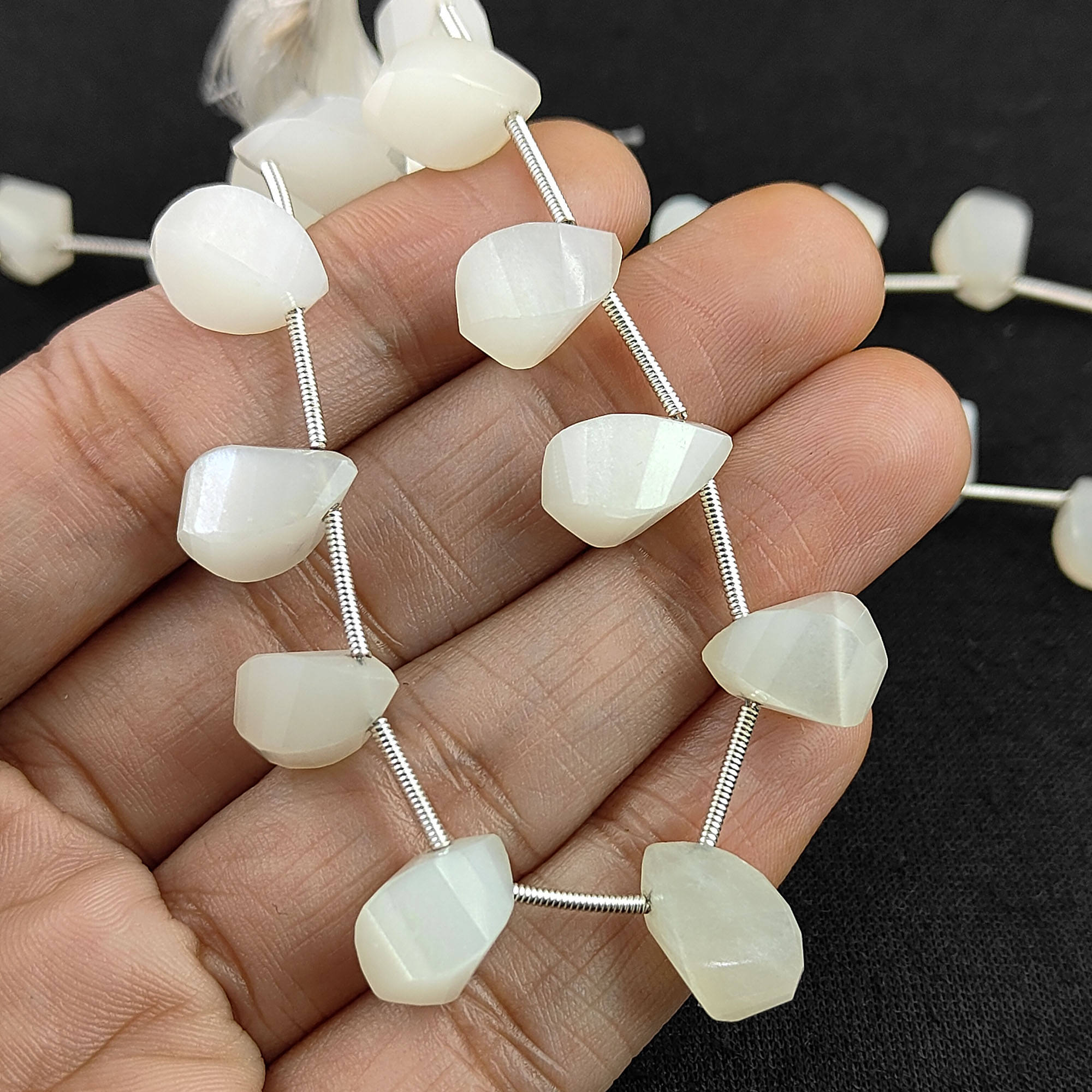 มูนสโตนสีขาว