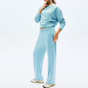 Ensemble de survêtements pour femmes ensemble de survêtement de haute qualité ensemble de sweat à capuche et de pantalons avec logo personnalisé pour femmes nouvel arrivage - Product Image 1