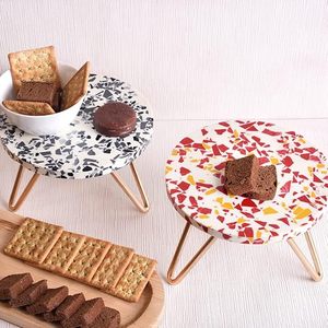 Support à gâteau en résine design avec un design artistique multicouche multicolore, support à gâteau moderne en résine avec une fabrication artisanale de qualité supérieure et durable - Product Image 1
