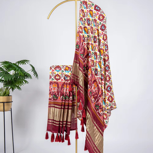 Gaji Silk Dupatta con impresión digital también viene con borlas - Product Image 1