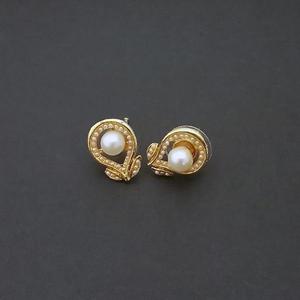 Kriaa Boucles d'oreilles clous en perles plaqué or 1310176 Bijoux élégants et luxueux - Product Image 1