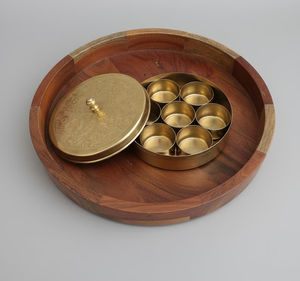 กล่องเครื่องเทศทองเหลืองแบบอินเดียคลาสสิก สำหรับการจัดครัวแบบดั้งเดิม ให้ดีไซน์ที่เป็นเอกลักษณ์และใช้งานได้จริง - Product Image 1