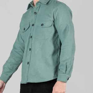 Chaqueta de camisa con forro polar para Hombre | Chaqueta de camisa acolchada abotonada con capucha para comodidad en clima frío - Product Image 6