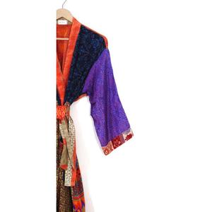 Robe Kimono en soie Sari Vintage faite à la main, couverture en soie indienne, robe Kimono courte en soie Patchwork robe Kimono en soie vêtements de vacances - Product Image 5