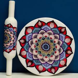 Fabricant de roti en bois brun de style floral, belan en bois avec impression émaillée, objet de collection indien, écologique, compatible micro-ondes et four - Product Image 2