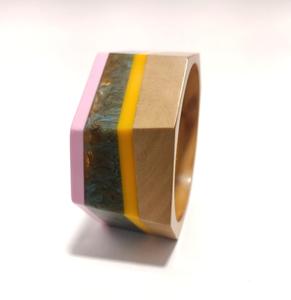 กำไลข้อมือเรซิ่นและไม้ทรงเรขาคณิตทำมือ |   สร้อยข้อมือไม้หกเหลี่ยมเหลี่ยมเพชรพลอย |   เครื่องประดับหลากสีสัน กำไลข้อมือหลากสี - Product Image 2