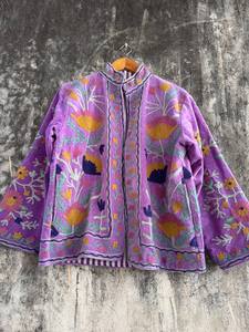 เสื้อแจ็คเก็ตกำมะหยี่ซูซานีสุดพิเศษพร้อมงานปักลายดอกไม้ด้วยมืออย่างประณีต – เสื้อคลุมสไตล์โบโฮชิคสุดหรูสำหรับผู้หญิง - Product Image 5
