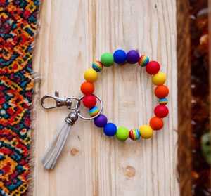 Porte-clés fait main avec perles en bois et anneau en acier inoxydable | Porte-clés coloré en perles de bois et acier inoxydable | VRNQ - Product Image 3