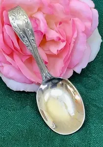 Cuillère pour bébé de haute qualité en acier inoxydable avec poignée plaquée or Cuillère de mariage de l'Inde pour les hôtels de cuisine à domicile et les fêtes - Product Image 2