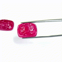 Rubis de luxe de haute qualité de Bangkok, taille coussin, motif floral sculpté, 56,91 carats, pierre précieuse en vrac de couleur rouge, hauteur 8 mm, pour application en joaillerie - Product Image 2