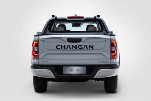 Camión Volquete Hidráulico Usado de 10 Toneladas 4x4, 3 y 6 Ruedas, con Motor Turbo Izquierdo y Transmisión Automática para Construcción y Minería - Product Image 4