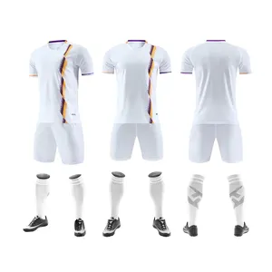 Uniforme de fútbol de diseño blanco, camiseta y pantalón corto de alta calidad, diseño personalizado, logo y tamaño - Product Image 1