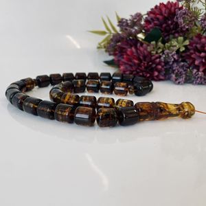 Misbaha en ambre vert de la Baltique, perles naturelles en forme de baril avec des inclusions végétales - Product Image 5
