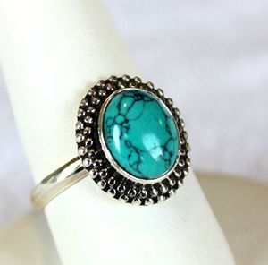 แหวนพลอยเทอร์ควอยซ์ธรรมชาติทรงเบเซลชุบโรเดียมจาก Rudra Gems ได้รับการรับรองจากผู้ตรวจสอบอิสระ เหมาะสำหรับเป็นของขวัญสำหรับผู้หญิง หรือใช้ในงานปาร์ตี้ - Product Image 1