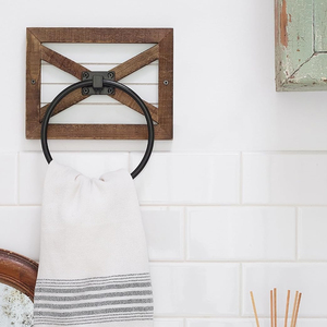 Anneau de serviette de main décor de ferme pour salle de bain-Porte-serviettes rustique, mural, mélange de bois, unique Shiplap et anneau noir - Product Image 1
