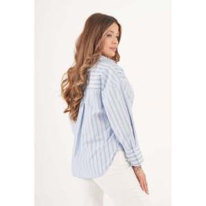 Blusa Azul Casual con Abertura Trasera a Rayas para Mujer, Marca LUSTRIN, para Uso Diario y de Oficina, Diseño Holgado y Cómodo - Product Image 3