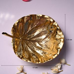 ชามอลูมิเนียมสีเงินพรีเมี่ยมพร้อมรายละเอียดดอกไม้ตกแต่งสำหรับกิจกรรมพิเศษ - Product Image 4