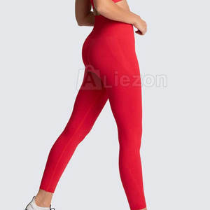 Conjunto de yoga para mujer de último diseño Conjunto de yoga para mujer Ajuste cómodo Conjunto de yoga para mujer Ropa de gimnasio Conjunto de yoga para mujer a la venta - Product Image 4
