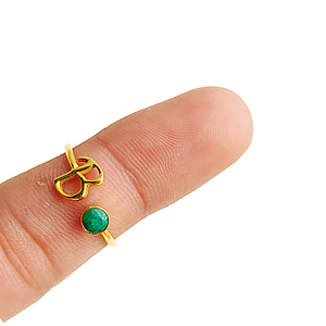 Anillo de plata de ley con alfabeto B minimalista con iniciales de piedra natal Esmeralda Anillo de piedras preciosas Anillo de letra chapado en oro - Product Image 1