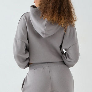 Chándal para mujer con mangas largas, tela de alta calidad, diseño transpirable con logo, pantalón recto de pierna ancha con precio de mayoreo. - Product Image 5