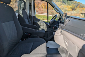 LISTO PARA CONDUCIR - USADO, VOLANTE A LA IZQUIERDA |   Volante a la derecha |   Ford E-Transit Plataforma Plana 2023 con 944 millas de kilometraje - Product Image 5