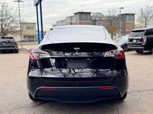 รถยนต์ไฟฟ้า Tesla Model Y Long Range AWD ปี 2024 มือสอง พวงมาลัยซ้าย เบาะหนังปรับอุณหภูมิได้ หลังคาพาโนรามา ล้อแม็ก R17 เกียร์อัตโนมัติ - Product Image 4
