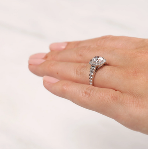 Bague de fiançailles Halo en diamant Moissanite pour femme Bijoux de mariage en argent sterling élégants pour la conception de cadeaux de fête religieuse - Product Image 2