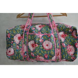 Bolsa de Viaje de Lona de Algodón Ecológica Ligera de Lujo con Estampado Floral Bohemio Hecho a Mano en India, Bolsa de Viaje Elegante con Asa para el Hombro - Product Image 4