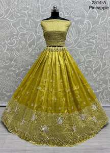 นักออกแบบ lehenga choli กับเลื่อมและงาน zari - Product Image 6