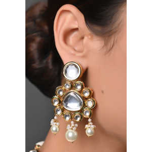 ชุดเครื่องประดับลูกปัดไข่มุก kundan polki ประกอบด้วยสร้อยคอพร้อม Maang-Tikka และต่างหู - Product Image 1