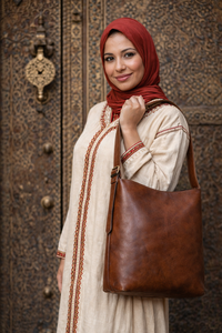 Bolso Hobo de Cuero Marroquí Hecho a Mano para Mujer |   Bolso de Hombro de Cuero Vacuno Natural Premium, Color Personalizable |   Cuero Ético - Product Image 6
