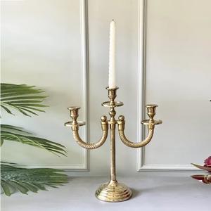 Bougeoir conique décoratif de luxe en aluminium antique plaqué or métal ensemble de bougeoirs faits à la main à vendre - Product Image 3