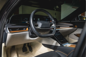 LISTO PARA CONDUCIR - USADO, VOLANTE A LA IZQUIERDA |   Volante a la derecha |   2023 LUCIDDDSS AIRRR TOURINGGG - Product Image 4