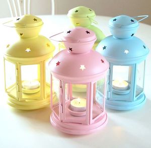 Lanterne décorative en métal suspendue avec bougeoir pour balcon terrasse salon et éclairage de célébration d'événement - Product Image 1