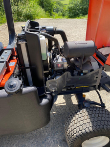 Cortadora de césped frontal Kubota F251 de alto rendimiento diseñada para un mantenimiento eficiente de jardines y granjas con un motor potente - Product Image 4
