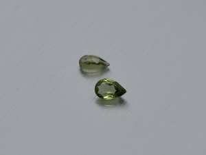 รูปร่างตัดแพร์ธรรมชาติ 100% Moldavite พลอยแท้หลวมสําหรับเครื่องประดับทําอัญมณีหลวมขนาดที่สอบเทียบและหิน OEM จํานวนมาก - Product Image 2