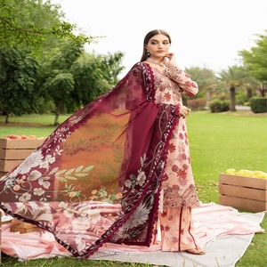 Robes Eid Robes de soirée lourdes pour femmes avec pelouse brodée Trois pièces Punjabi Costumes par Ramsha Vol RANGREZ Long Maxi Frock - Product Image 4