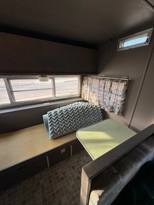 RARE Caravane Comet 1969 (Caravane d'Époque Originale) au Design Traditionnel avec Alimentation Intégrée et Espace de Préparation pour Garantie - Product Image 6