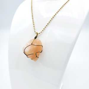 Collier de Guérison Minérale Organique Technique Sculptée Style Amour-Sel Rose Naturel de l'Himalaya en Vrac Bijoux en Gros - Product Image 2